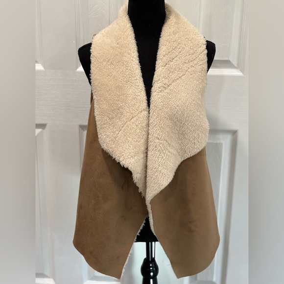 Ralph Lauren Jackets & Blazers - RALPH LAUREN FAUX SUEDE ,Cream and Tan Shearling Vest size M